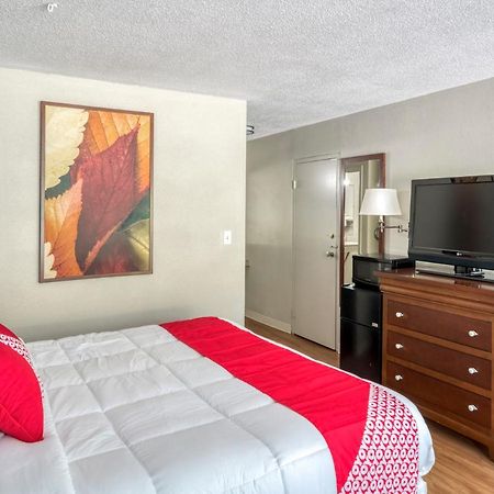 Oyo Hotel Battleboro Екстер'єр фото