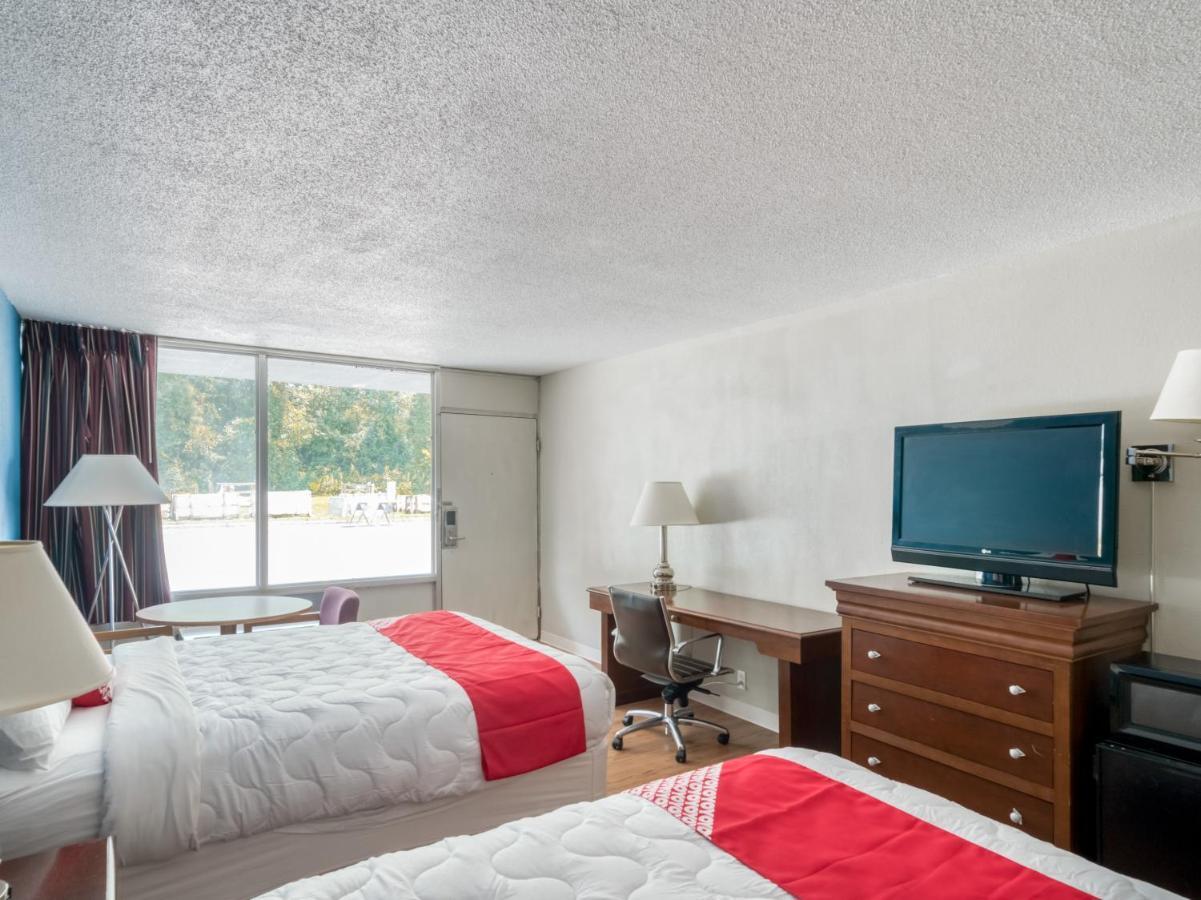 Oyo Hotel Battleboro Екстер'єр фото