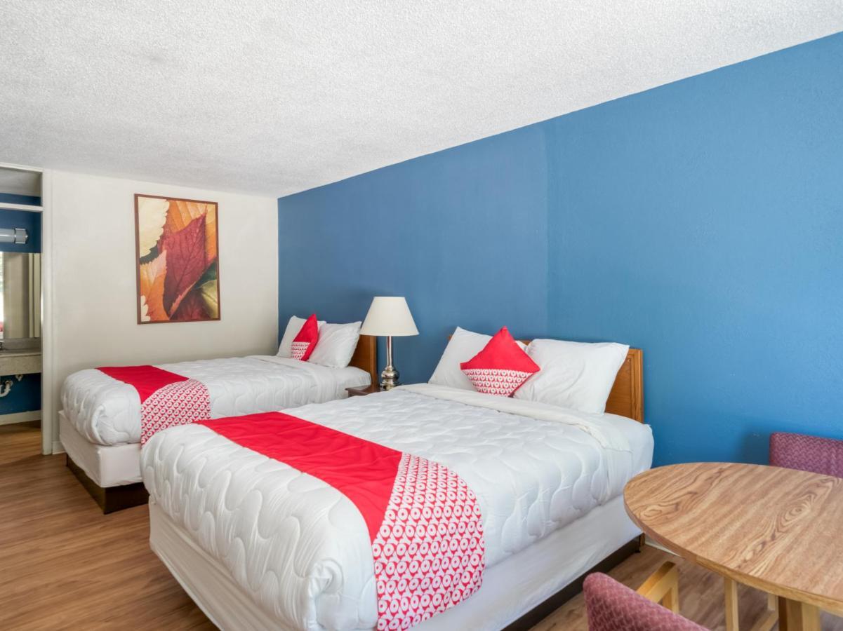 Oyo Hotel Battleboro Екстер'єр фото